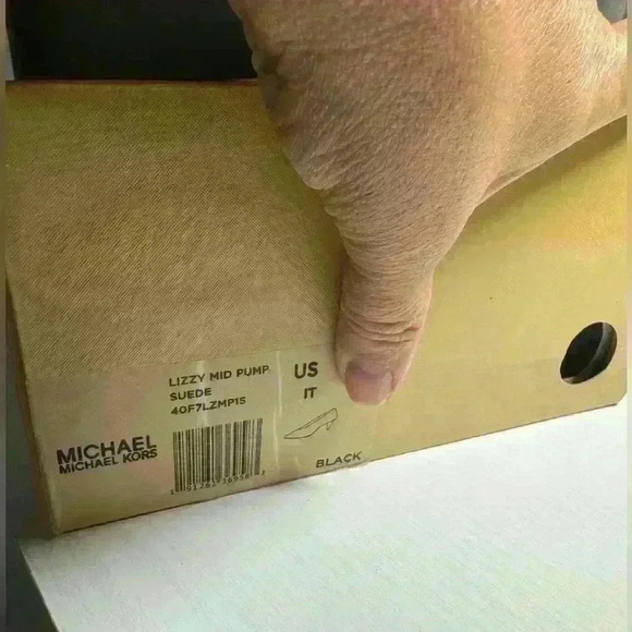 MICHAEL MICHAEL KORS
Lizzy Mid Pump, Black Suede - Picture 3 of 12